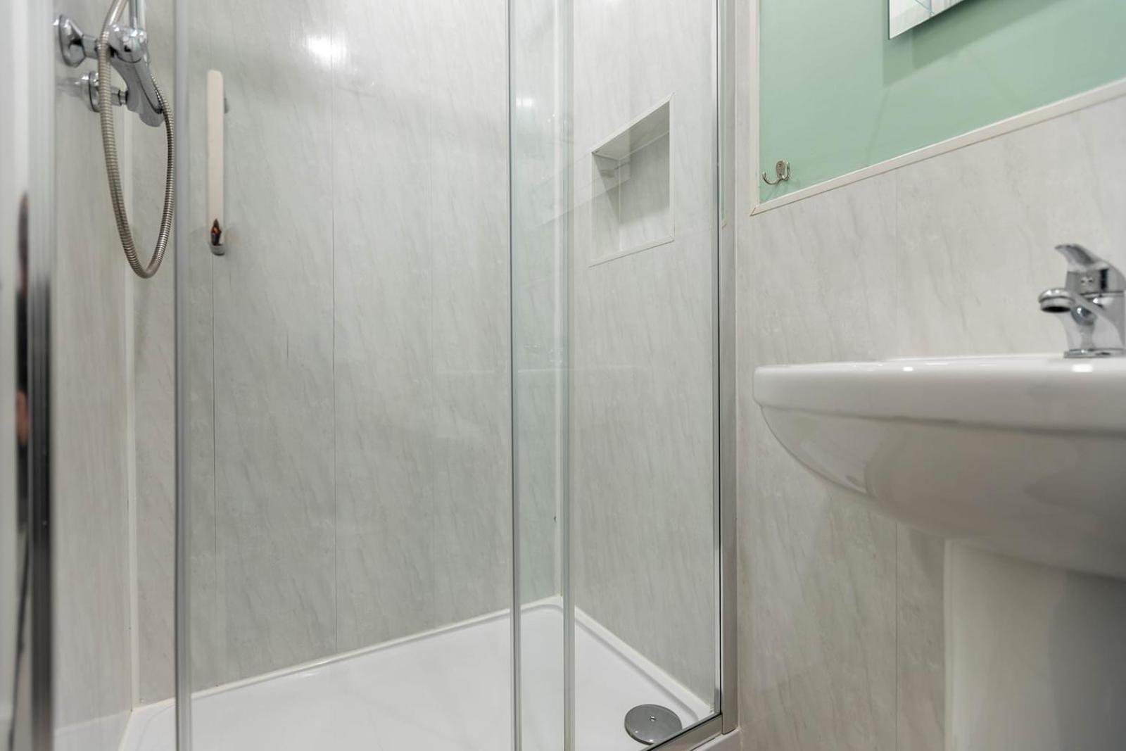 Windermere Studio Rooms - With Free Car Parking Onsite Luaran gambar